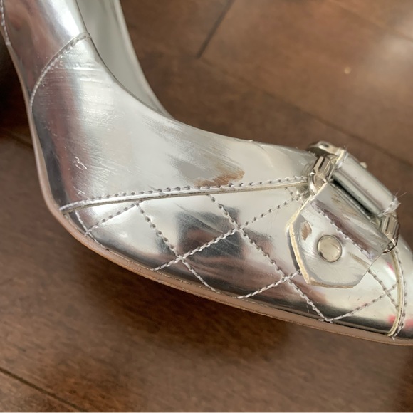 Guess Metallic Silver Heels - Picture 5 of 6